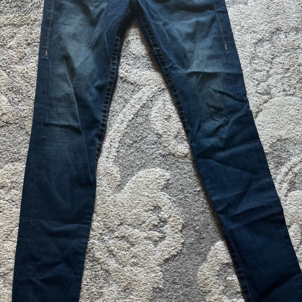 Women’s size 29 True Religion skinny leg jean. Great condition